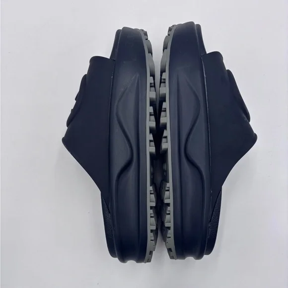 Gucci Black Slide Sandals - Picture 7 of 9